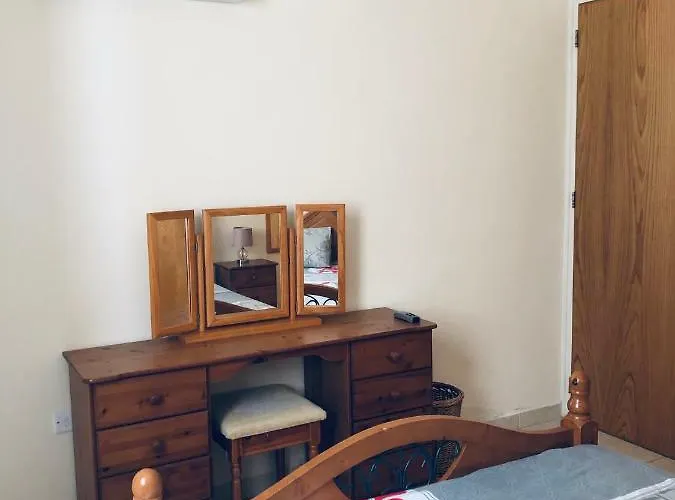 아파트 Private At Aristo Universe Iii With Pool 파포스