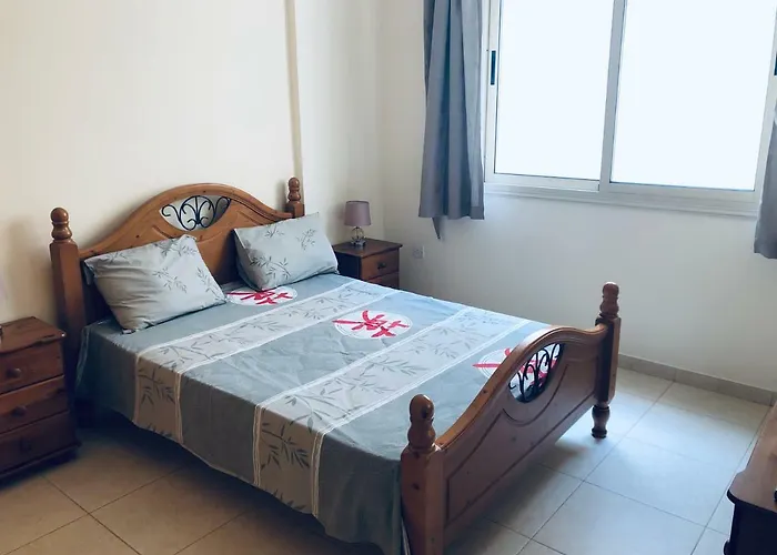 Private At Aristo Universe Iii With Pool 아파트 파포스