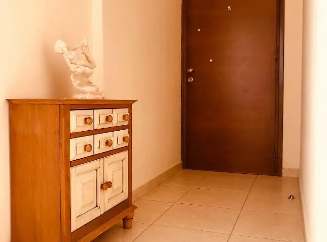 Private At Aristo Universe Iii With Pool 아파트 파포스